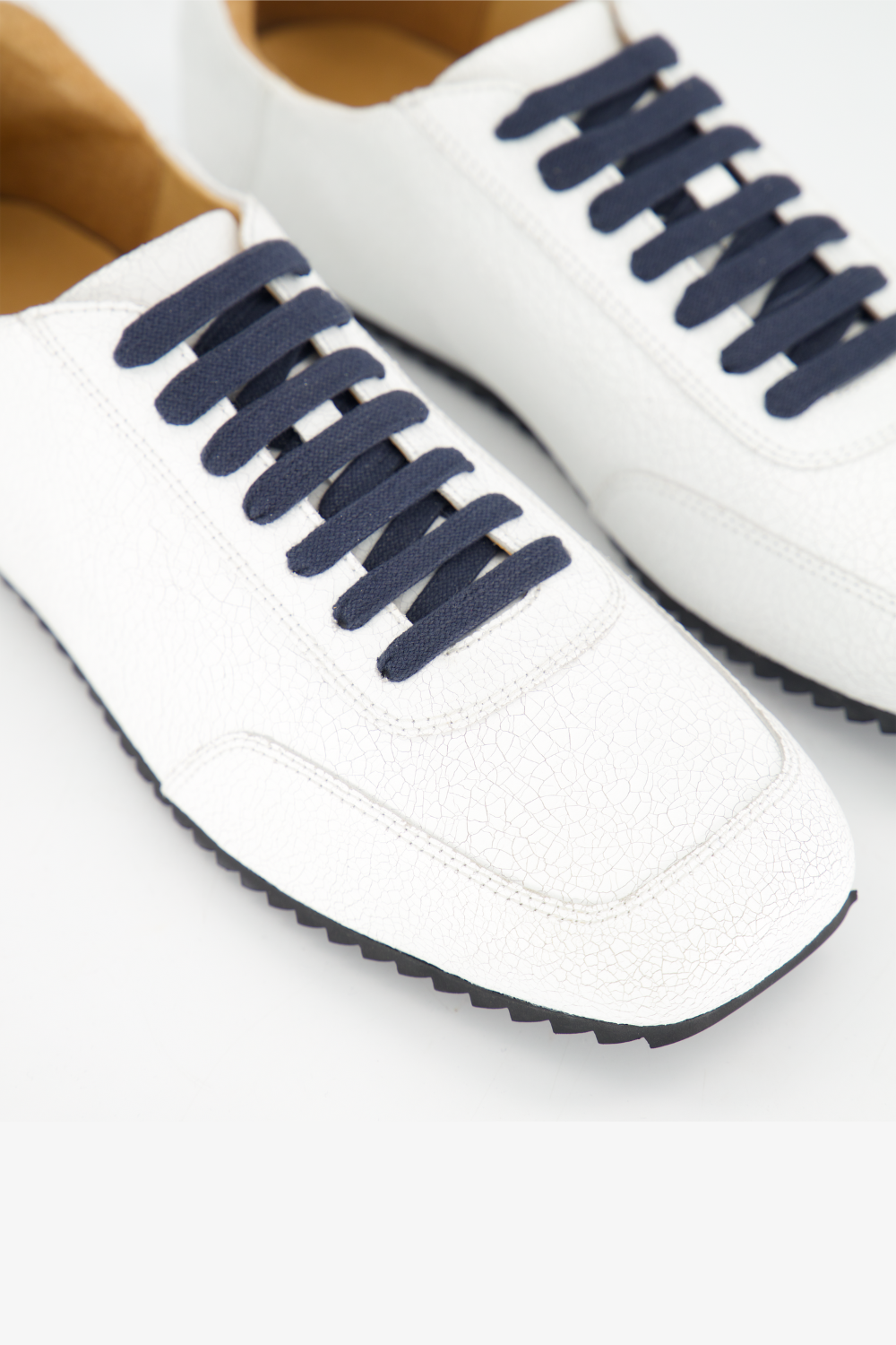 CRACKED LEATHER SNEAKER